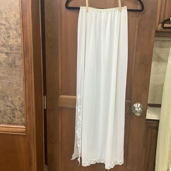 Shadowline long maxi white slip size small - Picture 2 of 6